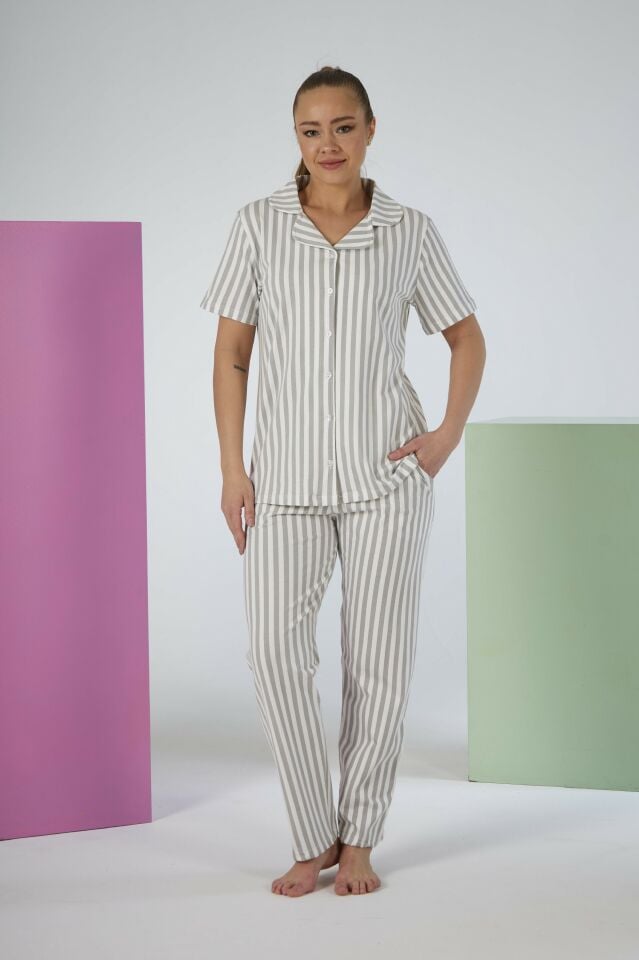 Kadın Yazlık Çizgili Önden Düğmeli Kısa Kollu Penye Lycra Pijama Takımı