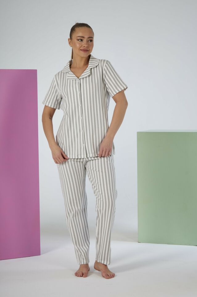 Kadın Yazlık Çizgili Önden Düğmeli Kısa Kollu Penye Lycra Pijama Takımı