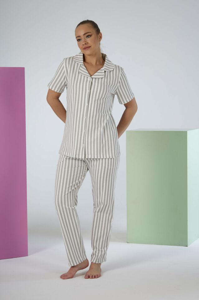 Kadın Yazlık Çizgili Önden Düğmeli Kısa Kollu Penye Lycra Pijama Takımı