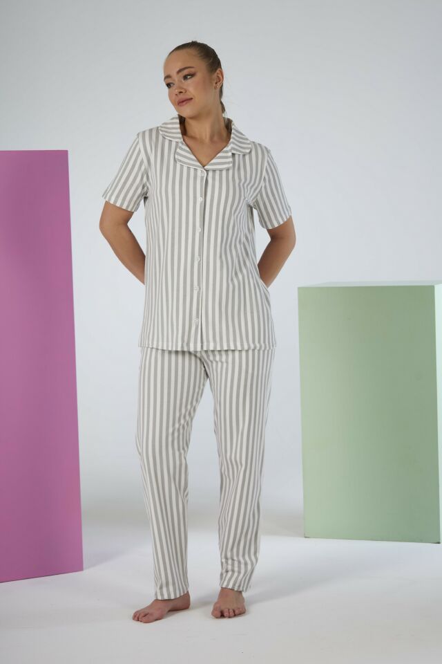 Kadın Yazlık Çizgili Önden Düğmeli Kısa Kollu Penye Lycra Pijama Takımı