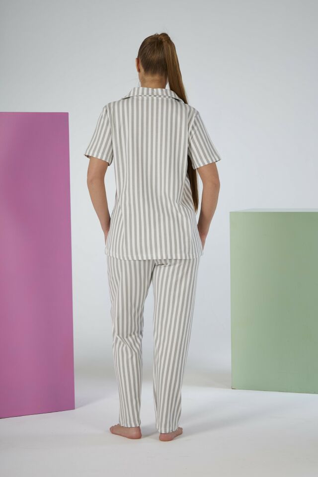 Kadın Yazlık Çizgili Önden Düğmeli Kısa Kollu Penye Lycra Pijama Takımı