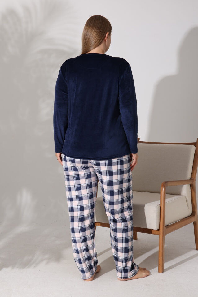 Estiva Kadın Kareli Lacivert Büyük Beden Kadife Pijama Takımı